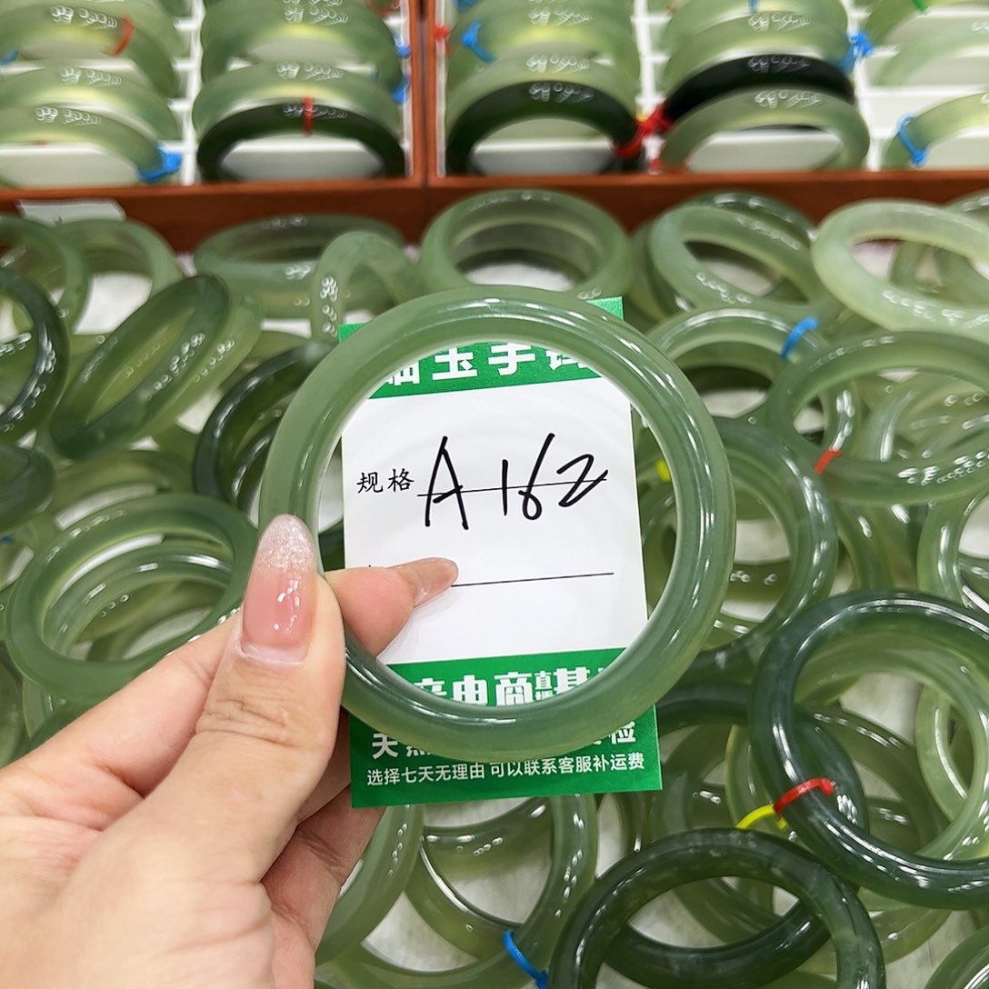 小****蛇纹石玉未镶嵌手镯