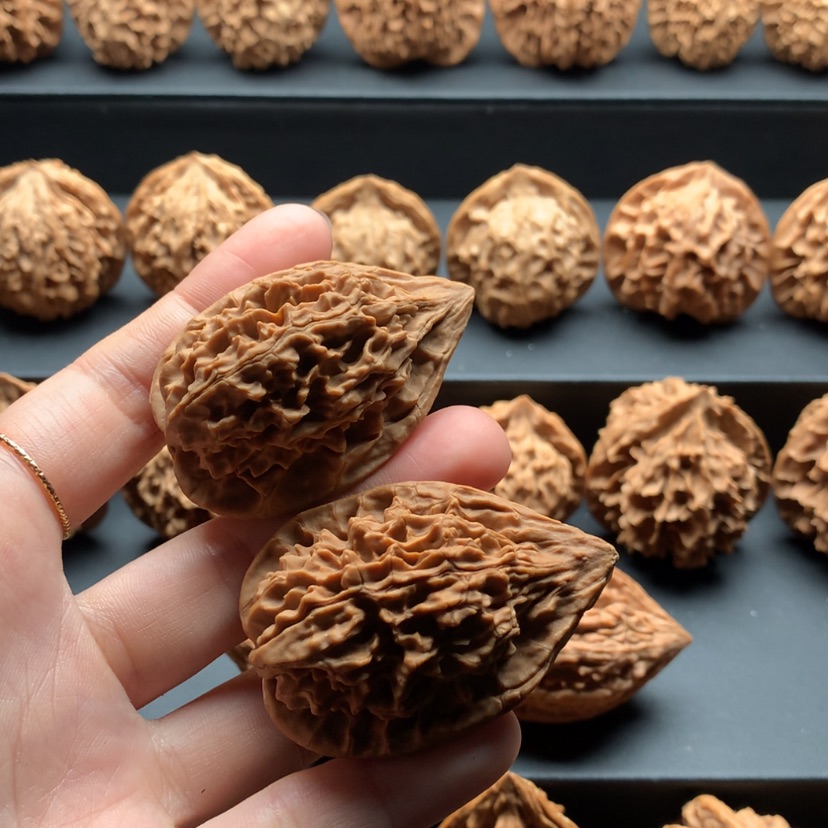 【闪购商品】文玩核桃吊坠籴***?鸡心黄尖68