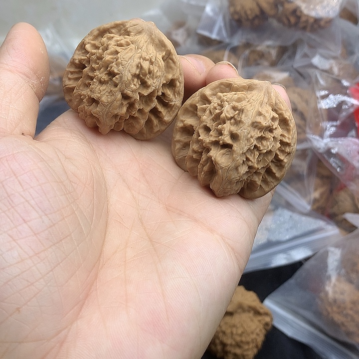 文玩核桃吊坠43盘龙虎头