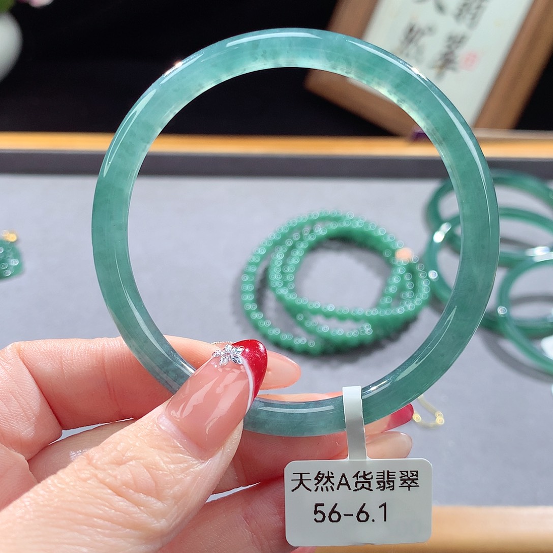 翡翠手镯（圆镯）未镶嵌