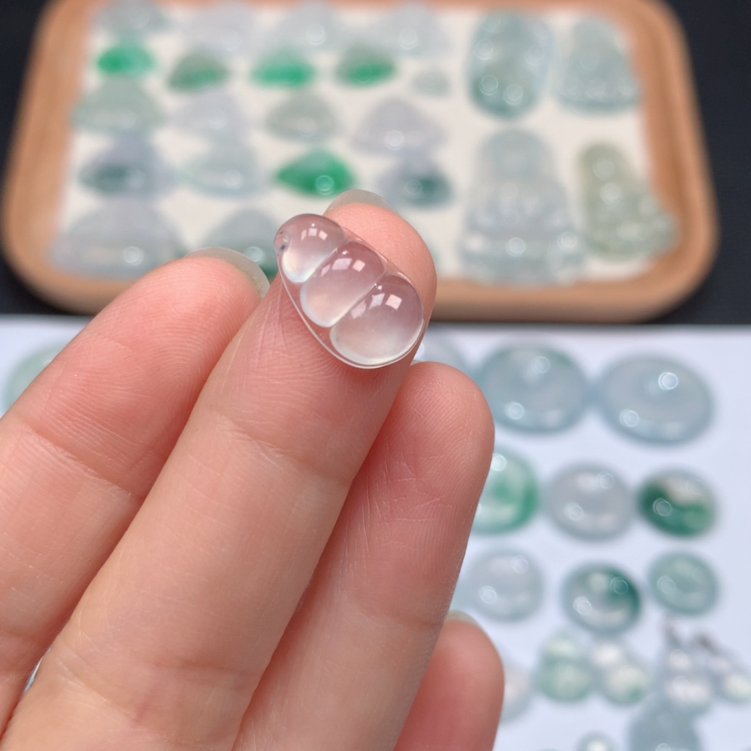 翡翠颈饰未镶嵌高冰小福豆