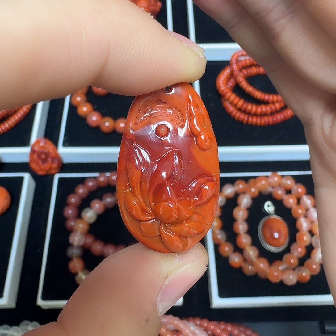 南红玛瑙未镶嵌川料瓦西满色满肉柿子红花开富贵吊牌9.8g