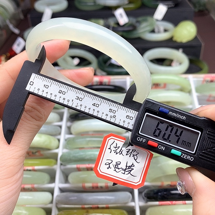 蛇纹石玉手镯未镶嵌799