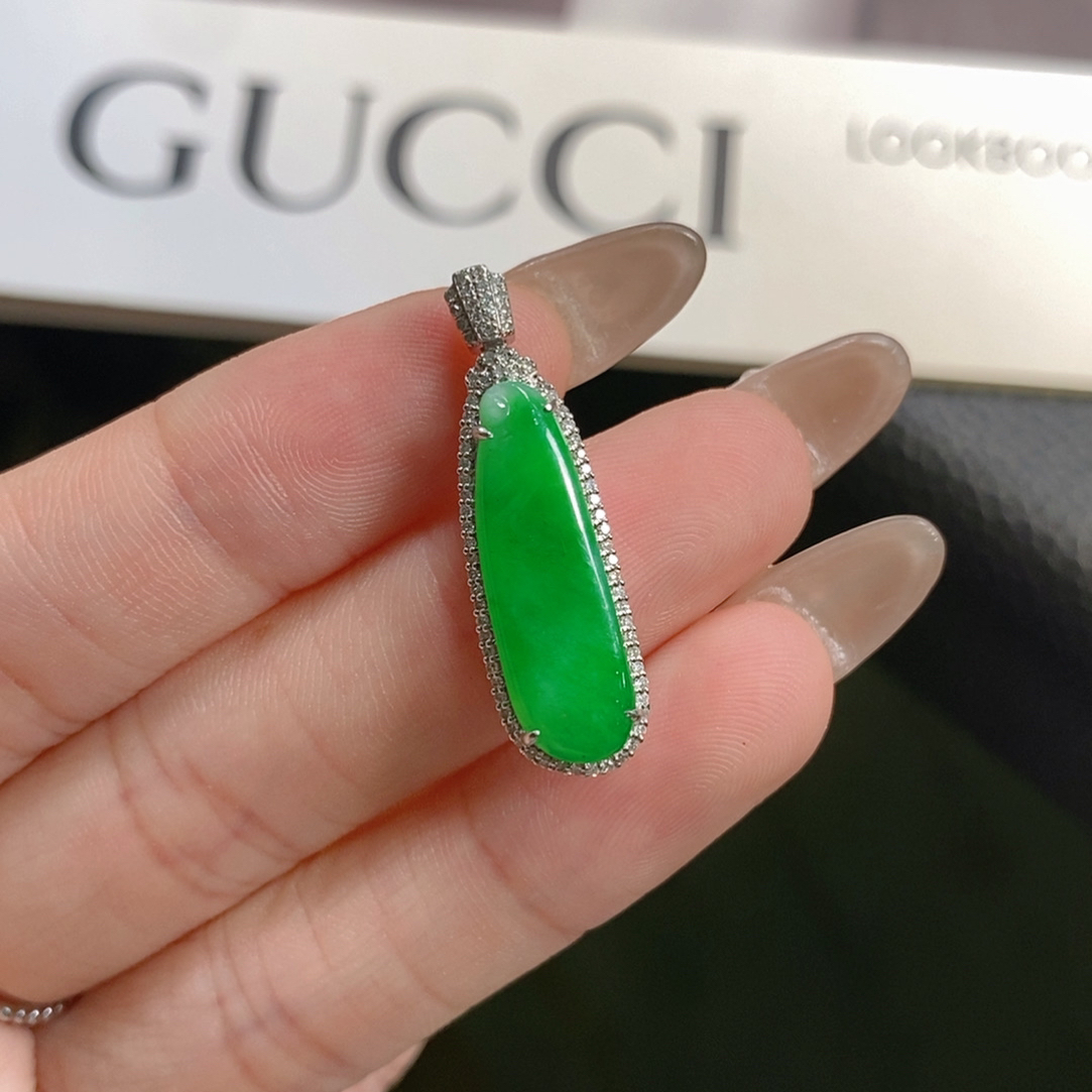 【拾玥珠宝】福利款天然缅甸翡翠A货 阳绿福瓜吊坠