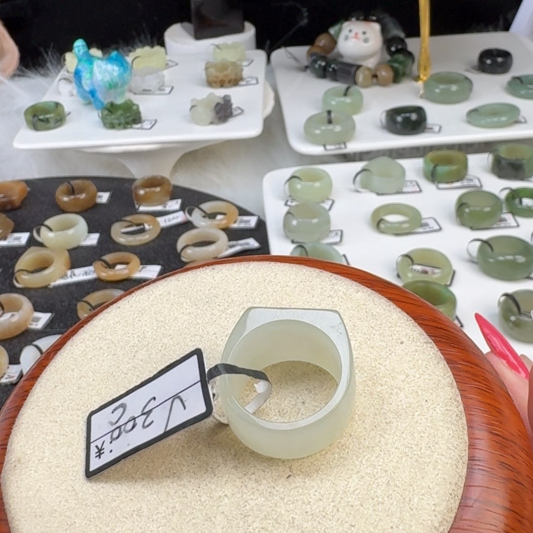 和田玉未镶嵌戒指o20冰镇绿马鞍17.6