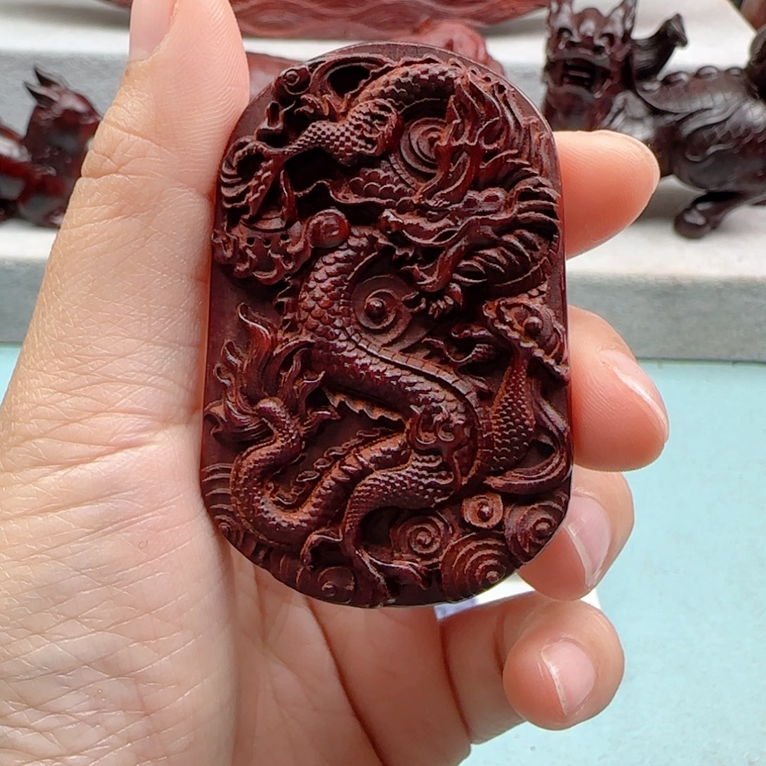 小叶紫檀把件龙牌