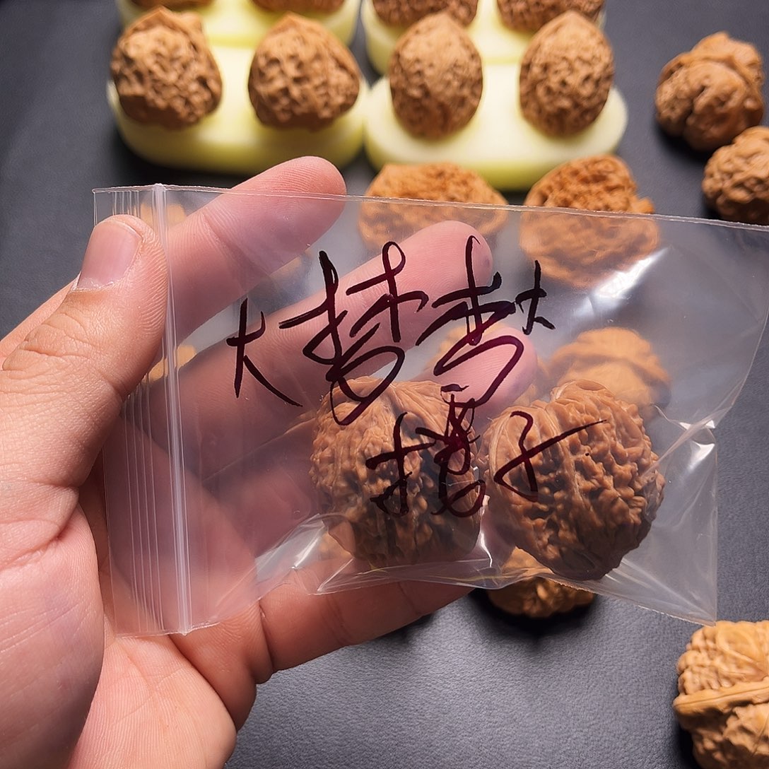 大***～文玩核桃吊坠四座楼