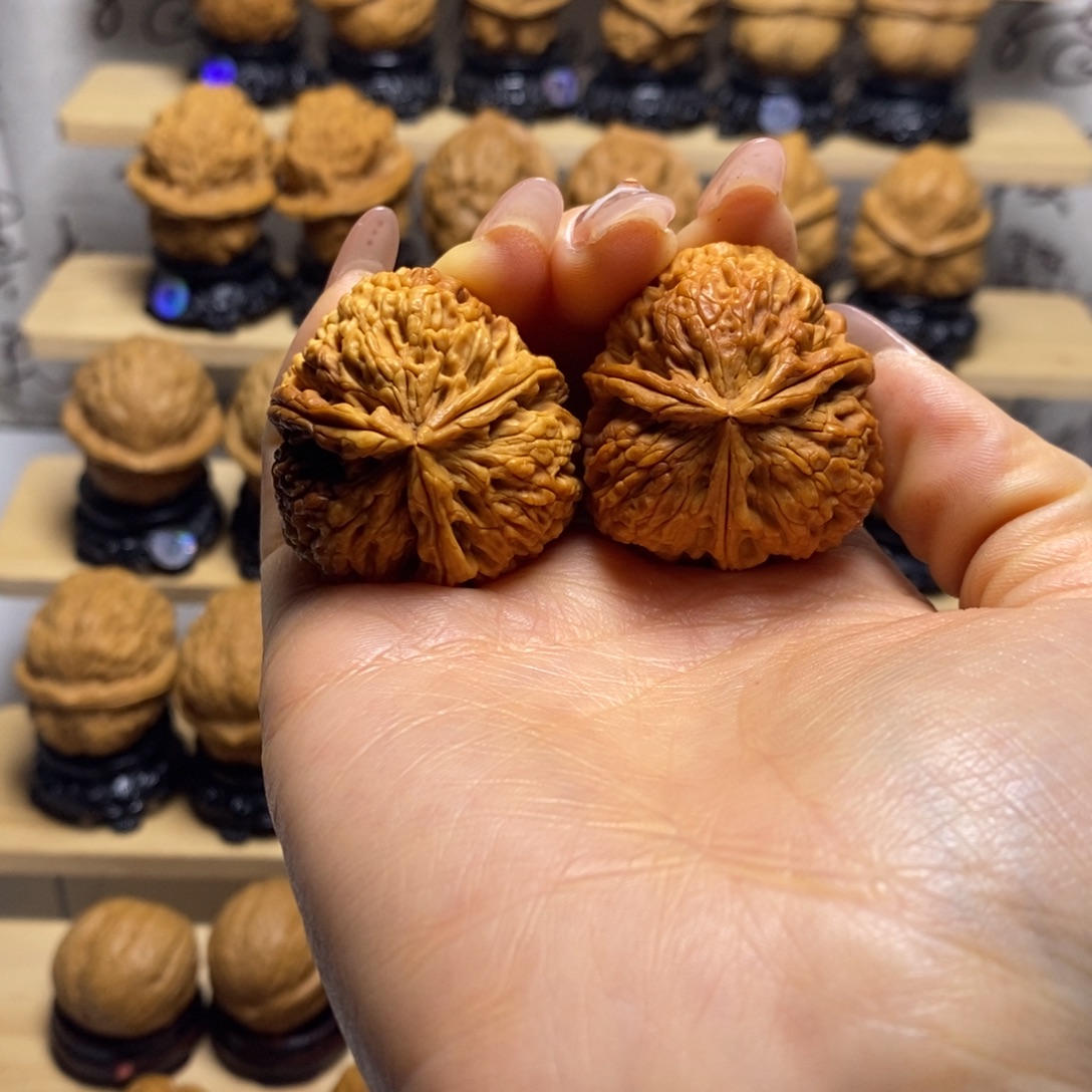 *****把件文玩核桃水龙纹三棱y24