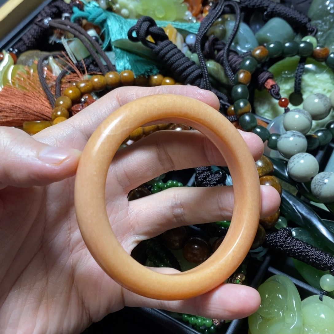 蛇纹石玉未镶嵌颈饰微瑕58口