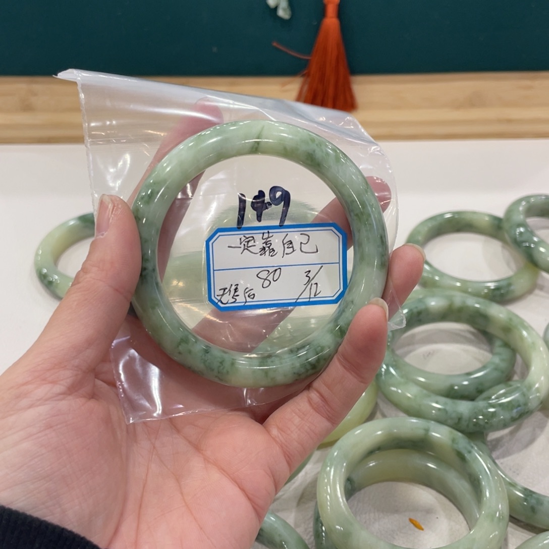 一***己蛇纹石玉未镶嵌手镯