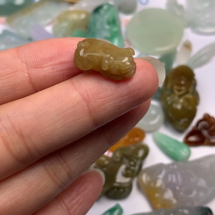 翡翠未镶嵌颈饰翡翠