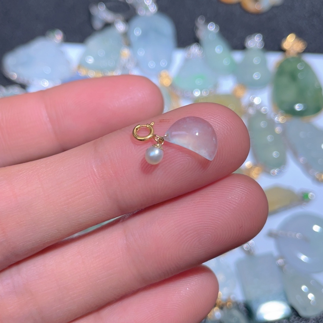 翡翠颈饰18K金镶嵌翡翠