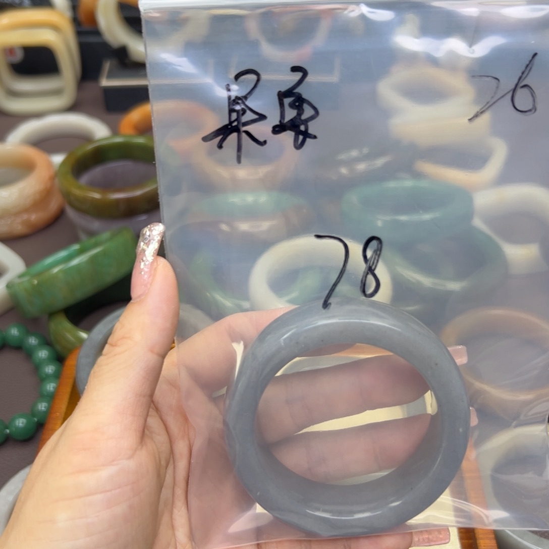 石英质玉手镯未镶嵌-**-