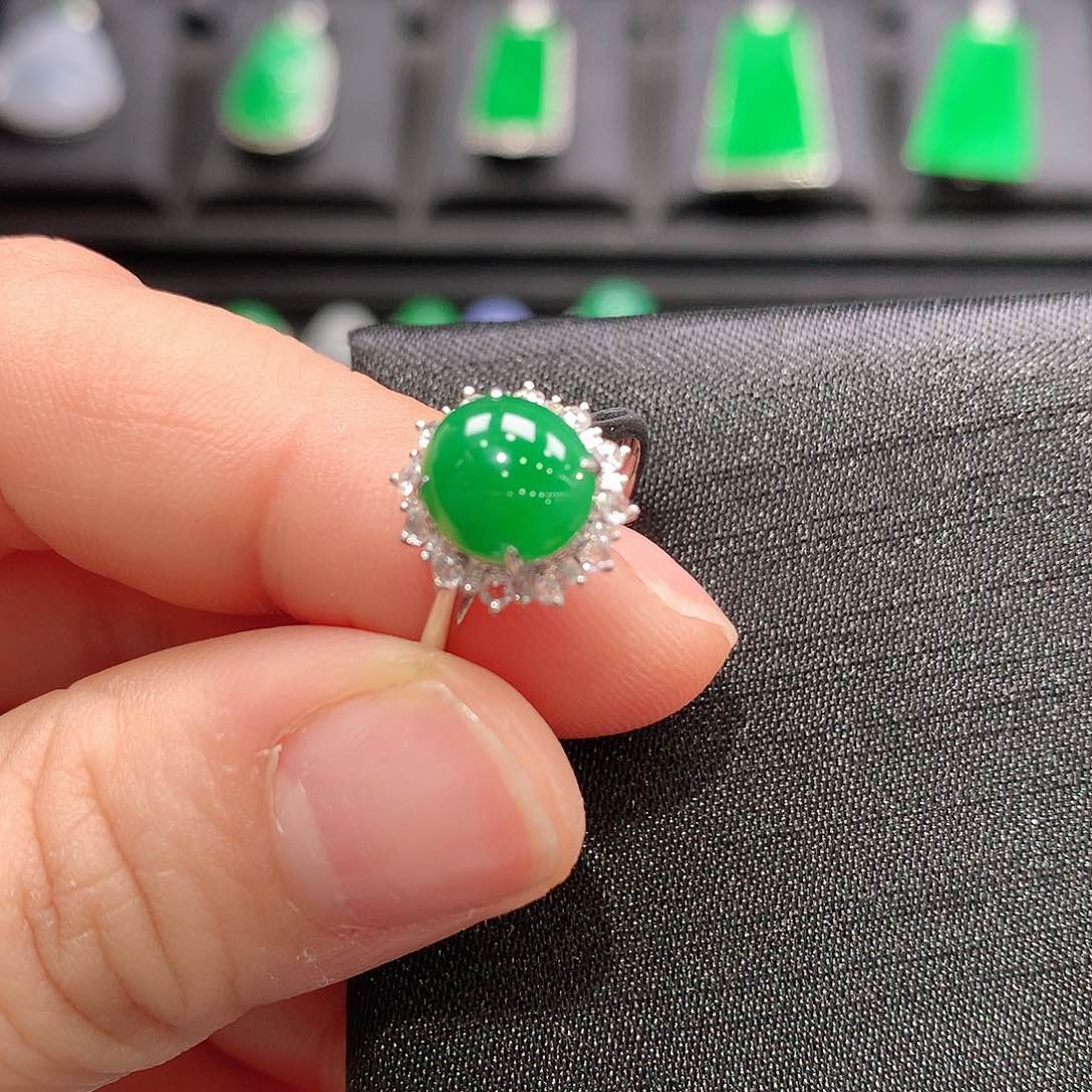 翡翠戒指18K金镶嵌戒指