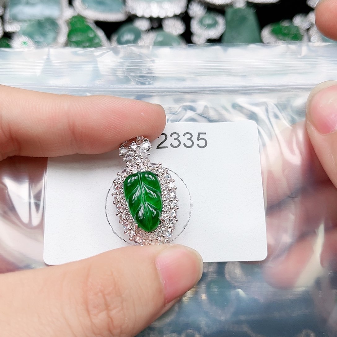 翡翠颈饰未镶嵌翡翠2335