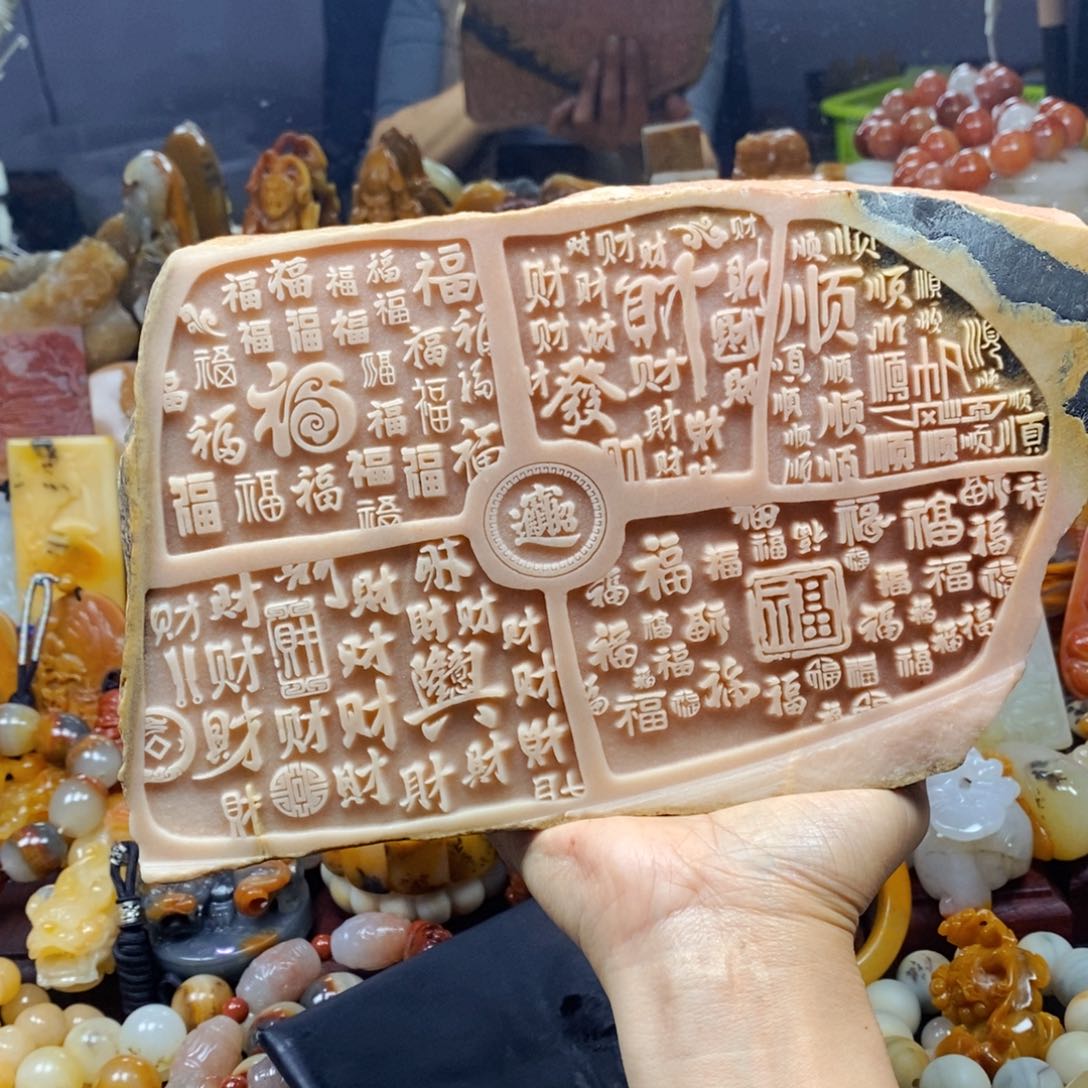 石英质玉（黄龙玉）颈饰未镶嵌