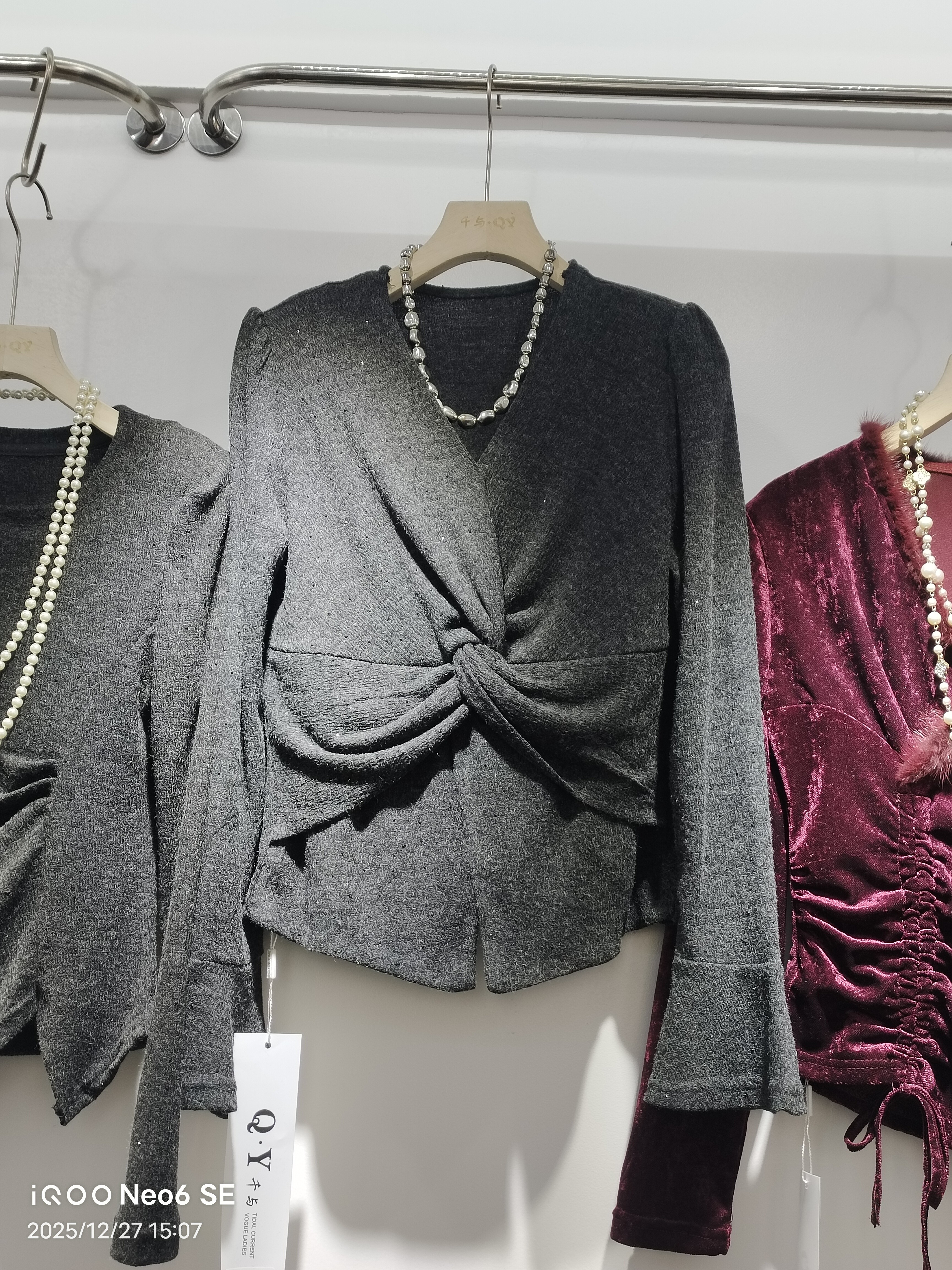 [CHENG CHENG定制]新款轻奢蝴蝶结木耳花边小V领百搭修身打底986