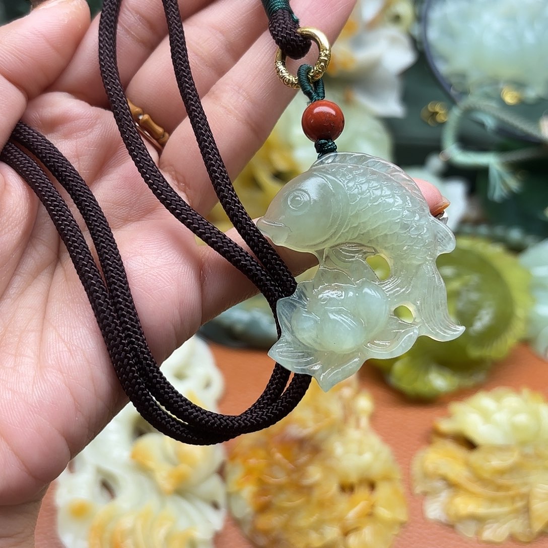 蛇纹石玉未镶嵌颈饰