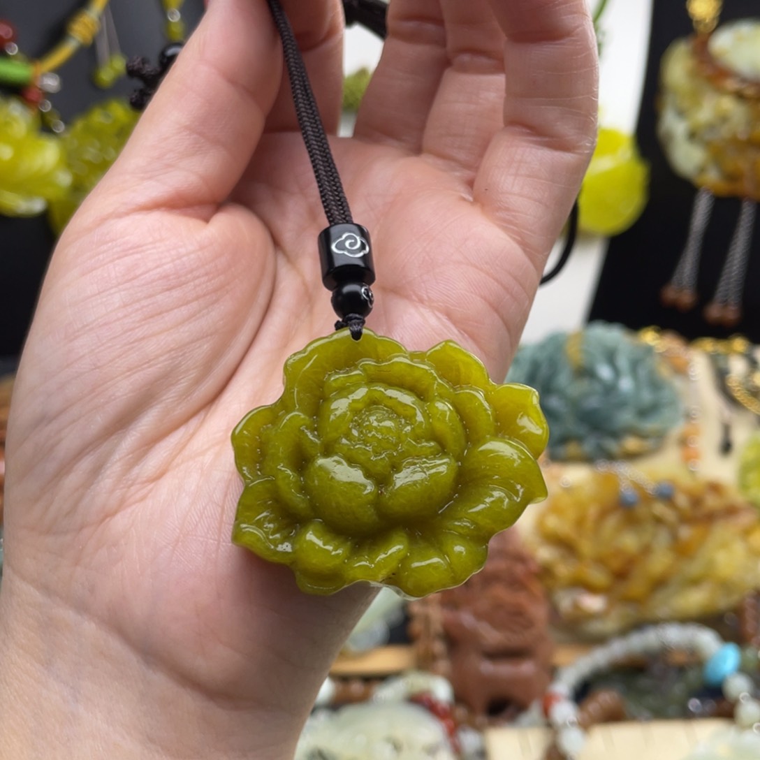 未镶嵌蛇纹石玉颈饰