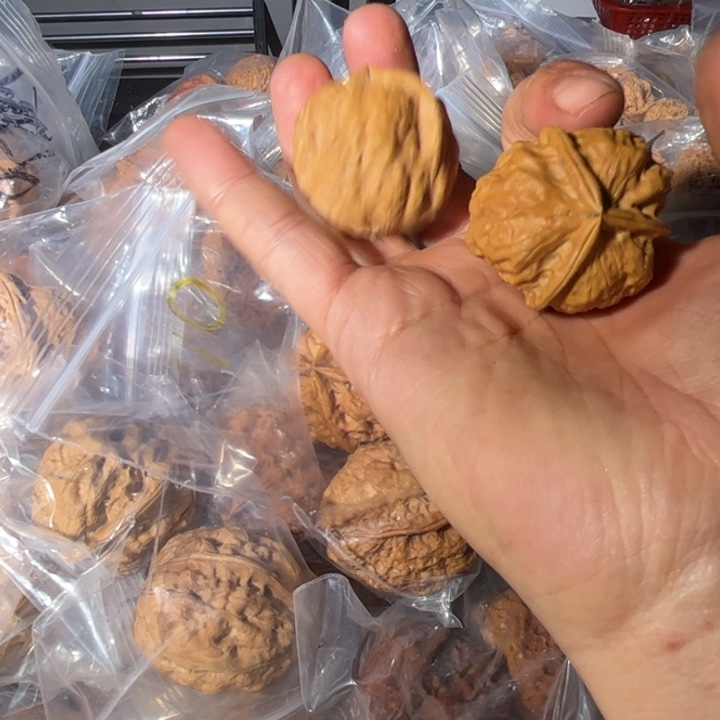 .***c文玩核桃吊坠滇西132