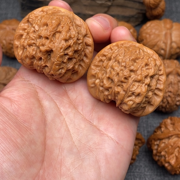 文玩核桃吊坠尺寸42血麒麟