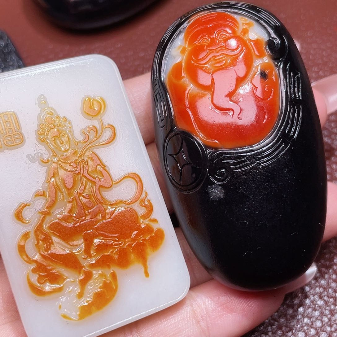 颈饰未镶嵌和田玉心**神