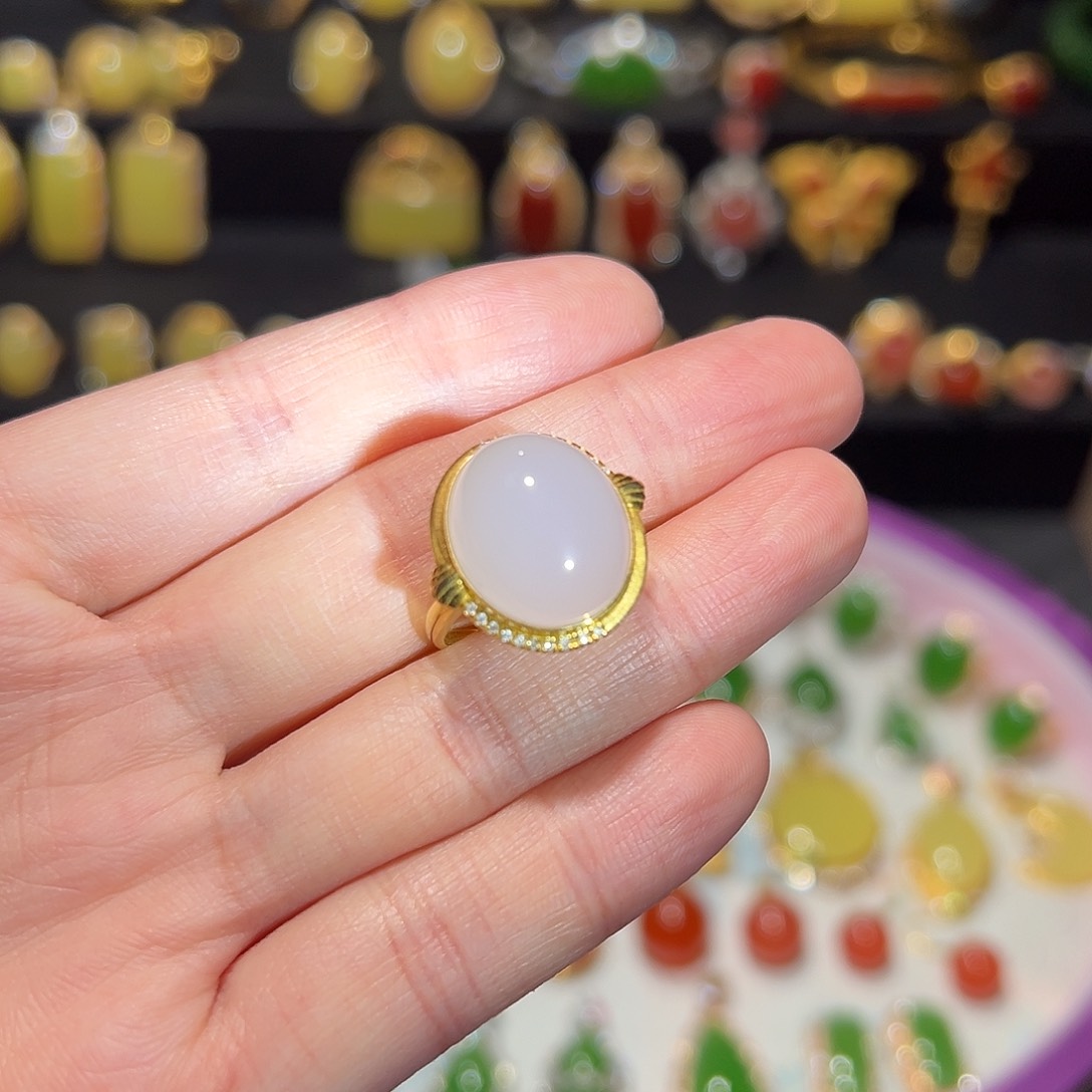 和田玉戒指18K金镶嵌