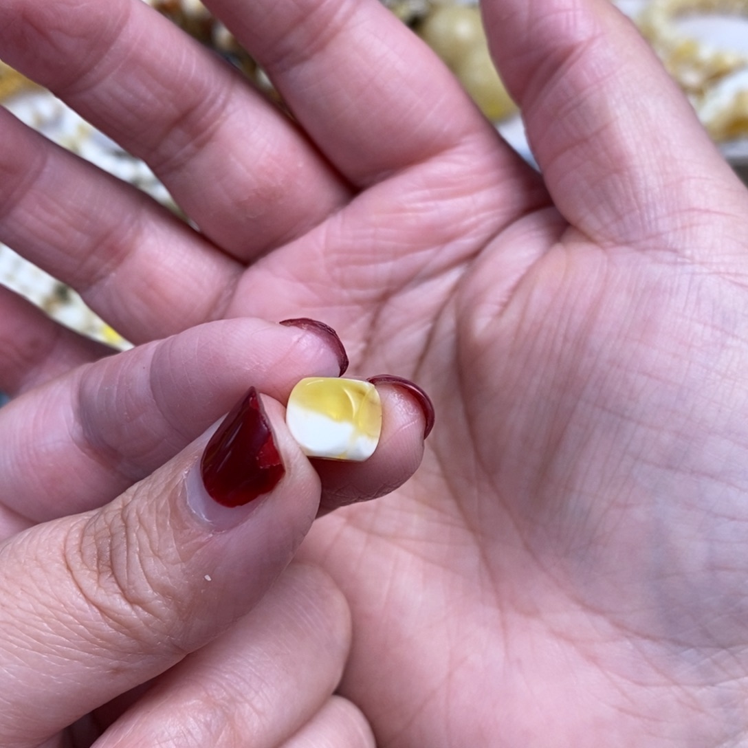 琥珀裸石未镶嵌金瓷白溶洞六方7.9