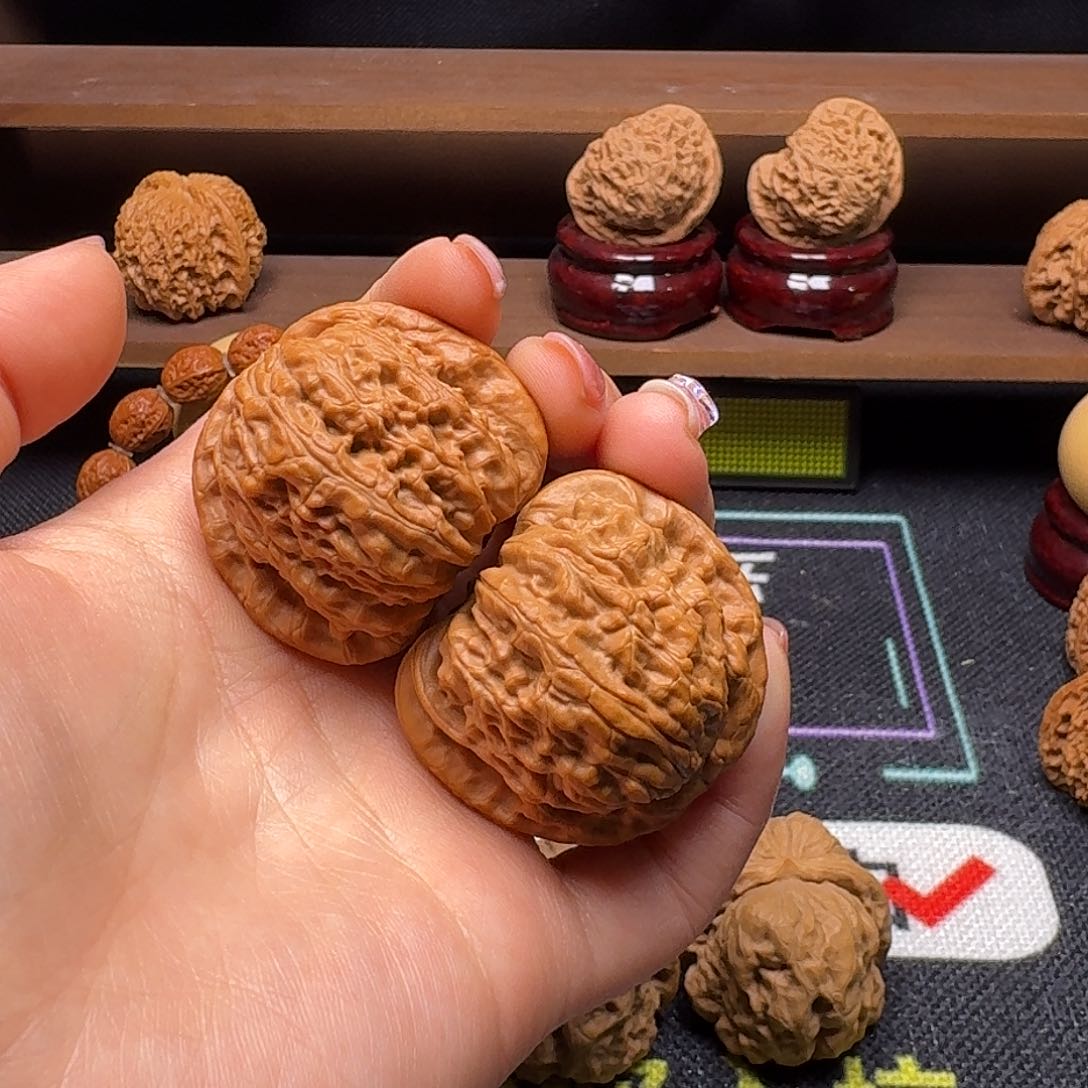 文玩核桃吊坠41白狮子