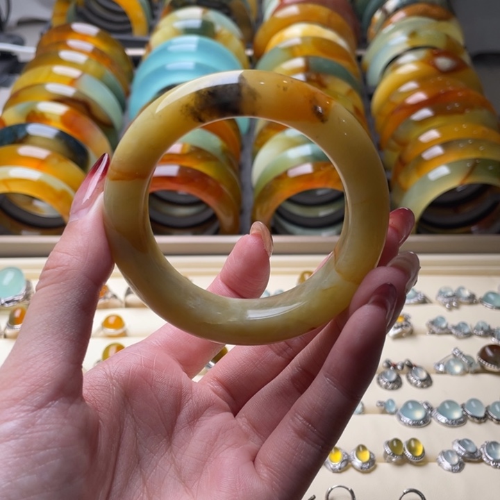 蛇纹石玉手镯未镶嵌52