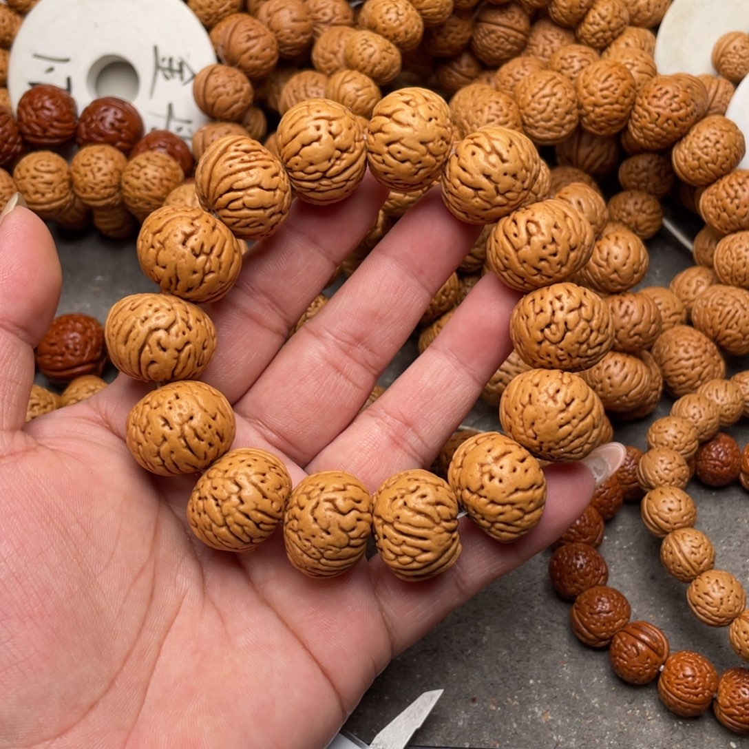 爱***哥桃核手串肉纹元宝闪42