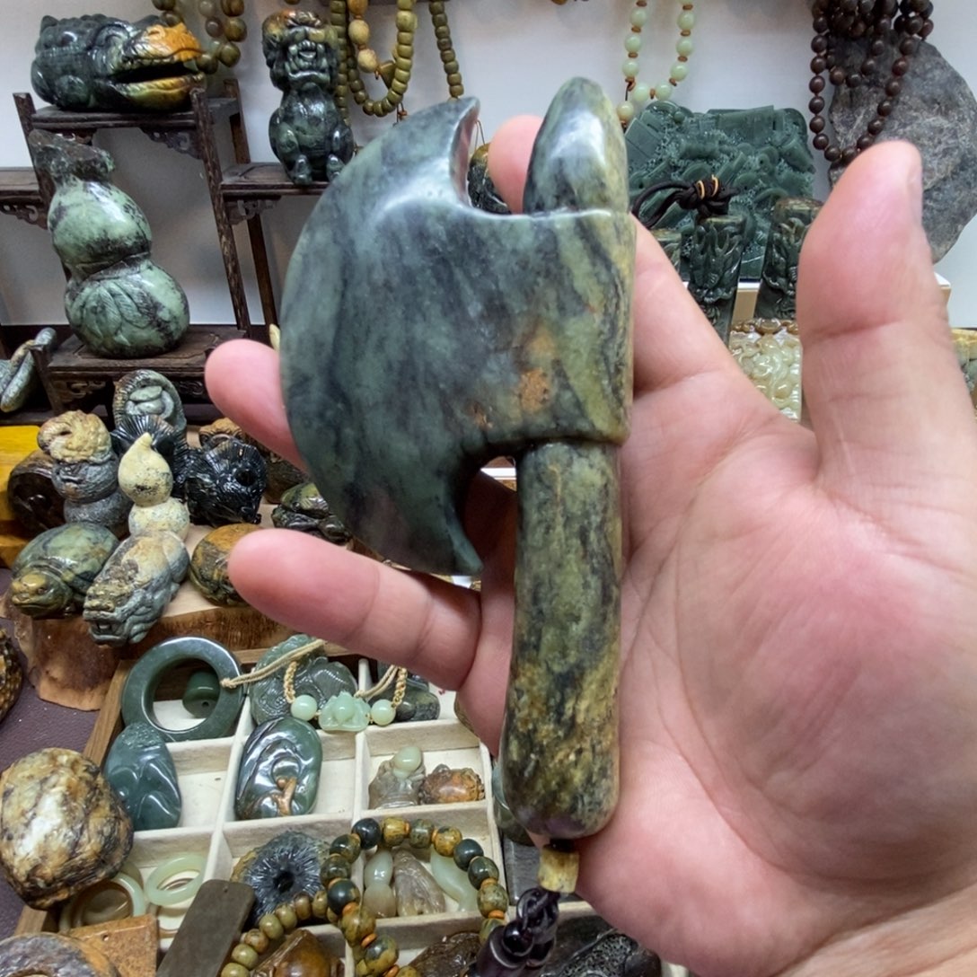 未镶嵌岫岩河磨玉（透闪石质玉）把件