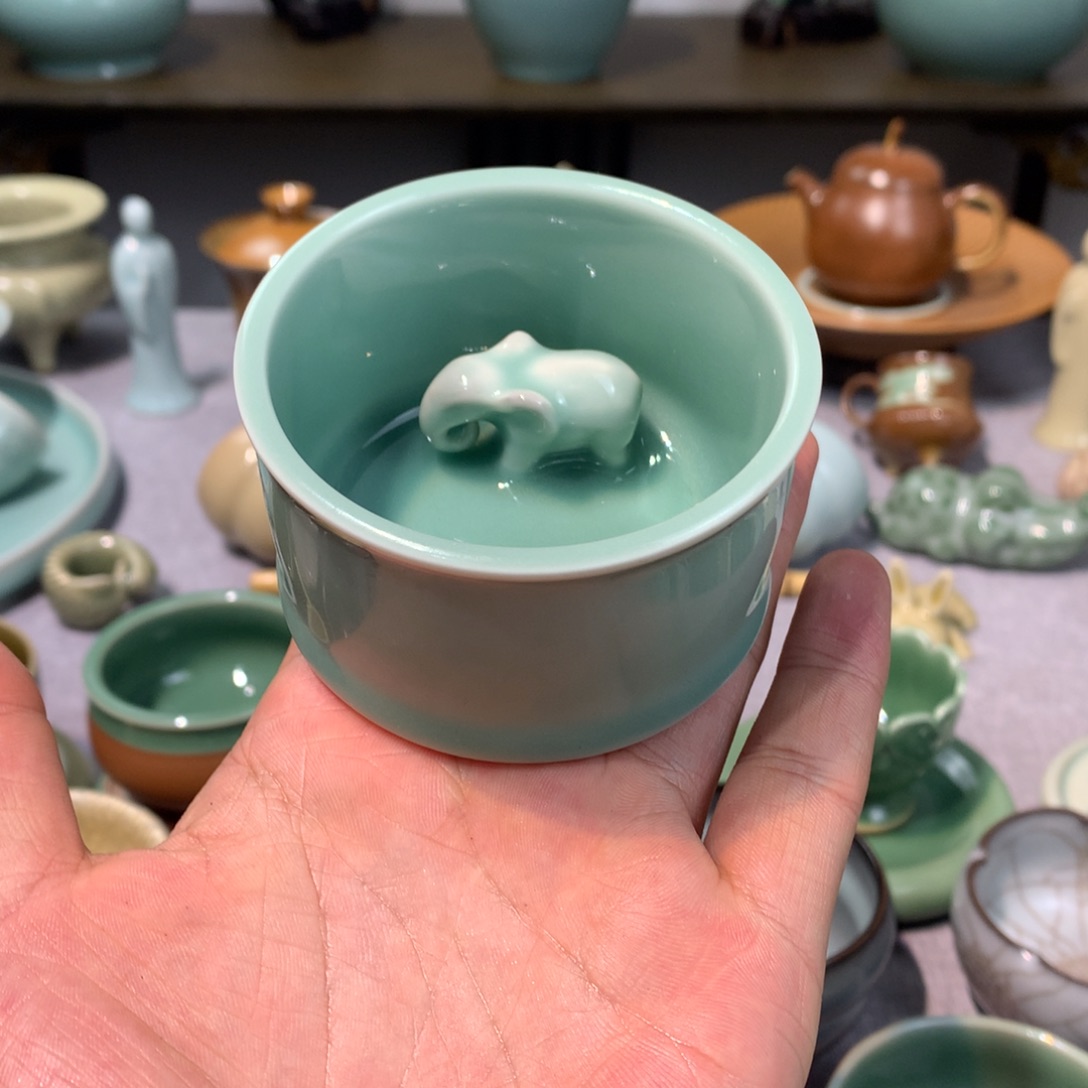 龙泉青瓷粉青太平有象
