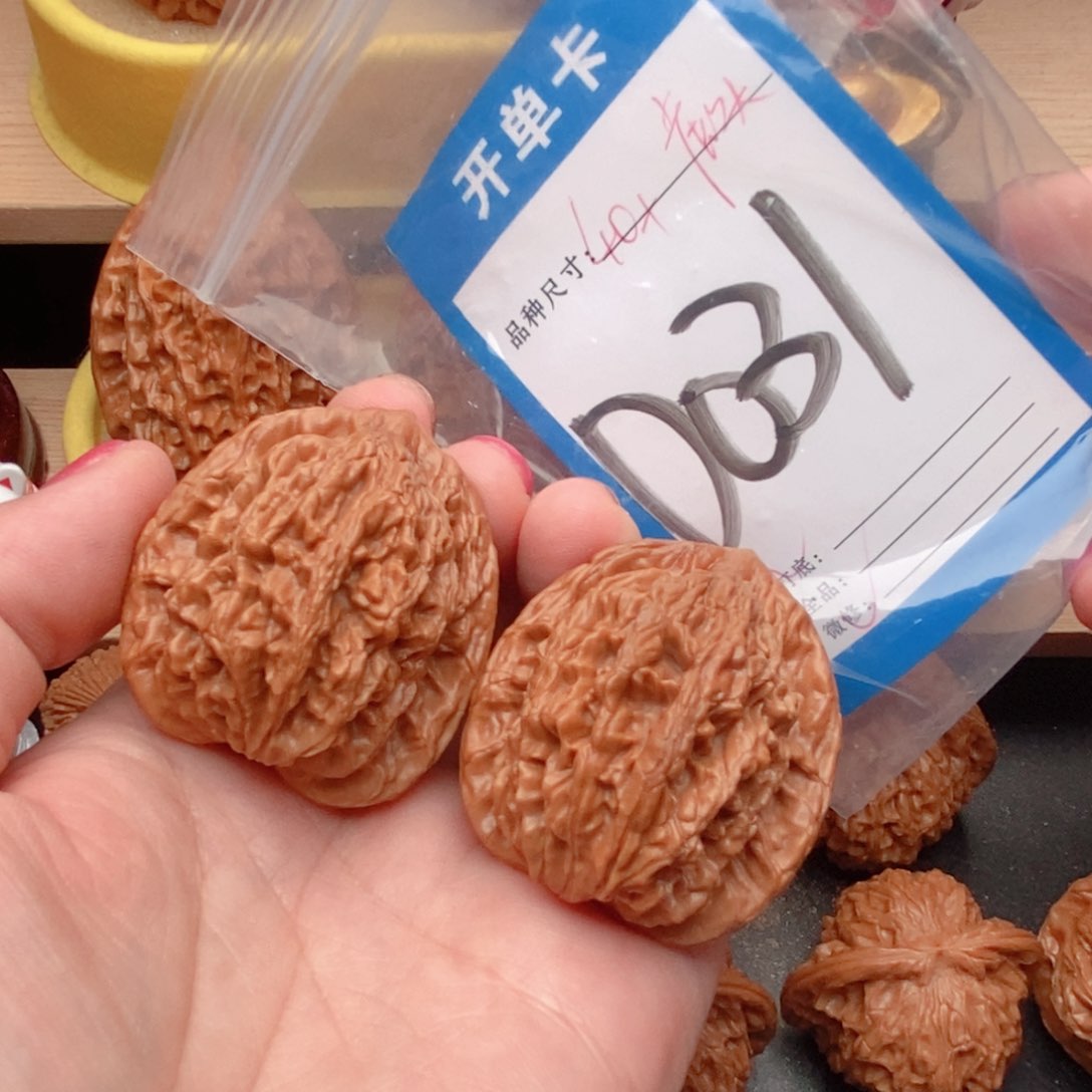 魏***丶桃核吊坠核桃虎头