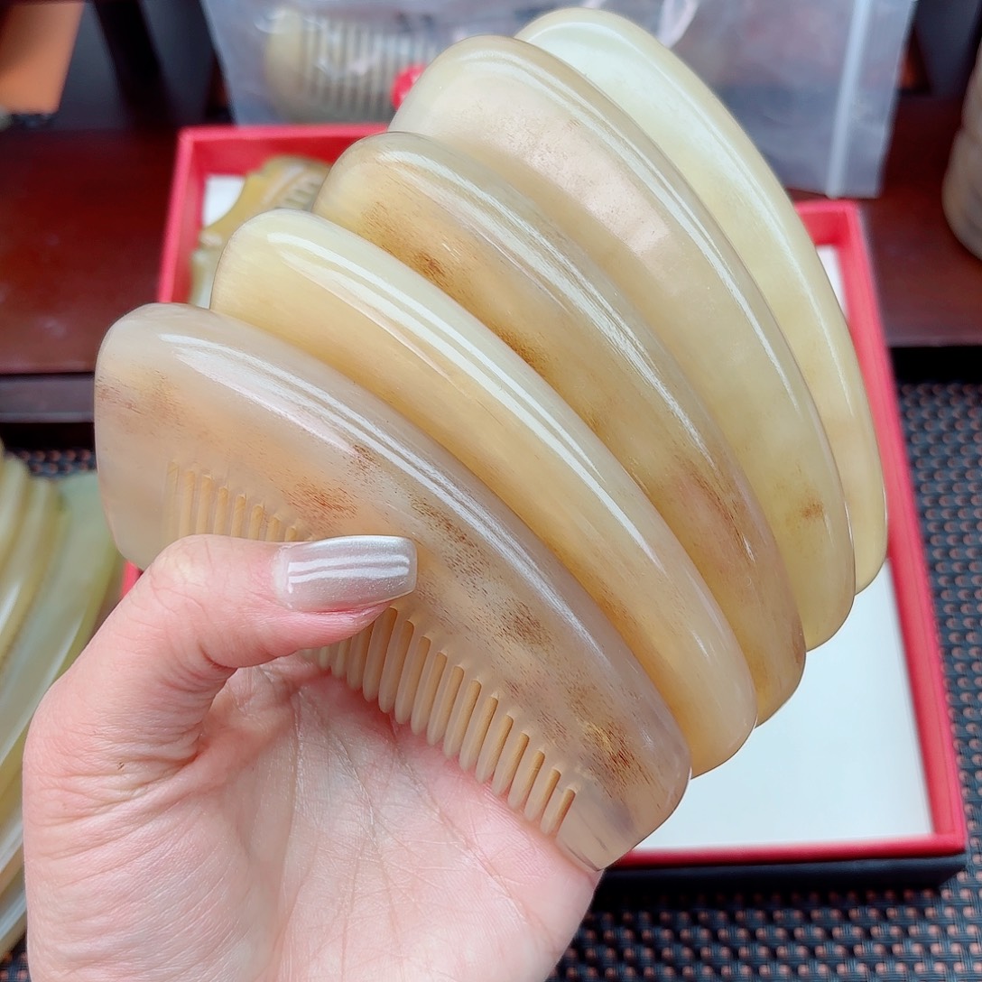 纯手工制作纯牛角梳子