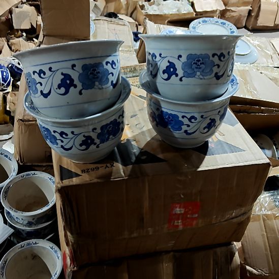 瓷片陶瓷盘子碗啥都有