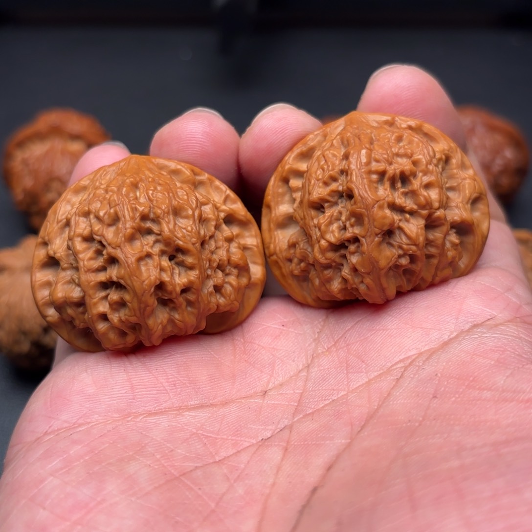 文玩核桃把件龙洞峪