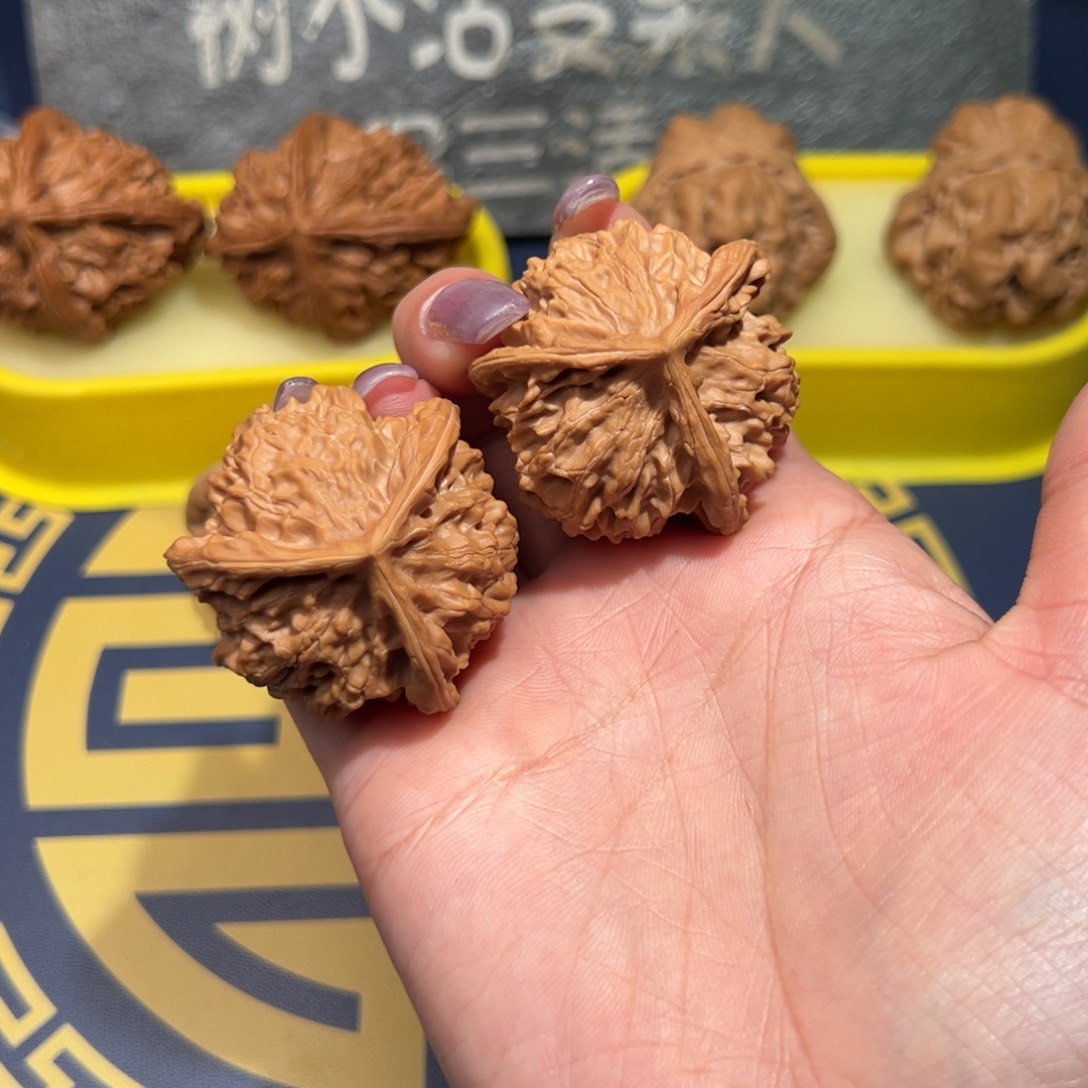 文玩核桃把件盘山三棱40