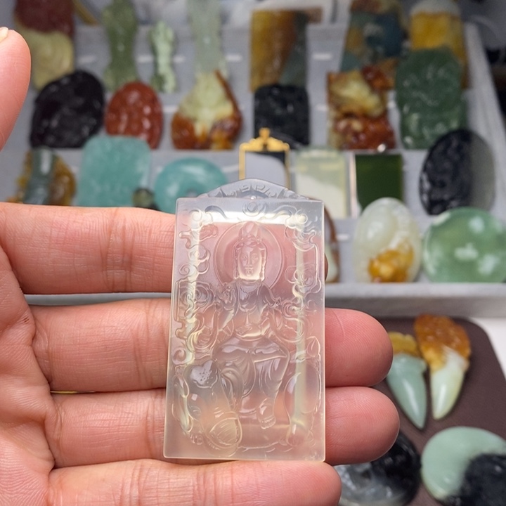 蛇纹石玉未镶嵌颈饰万*