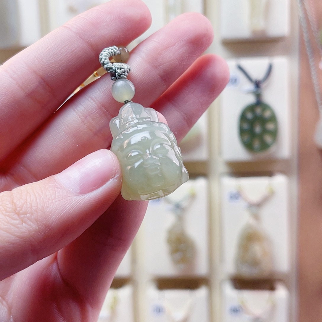 和田玉未镶嵌吊坠(赠链)