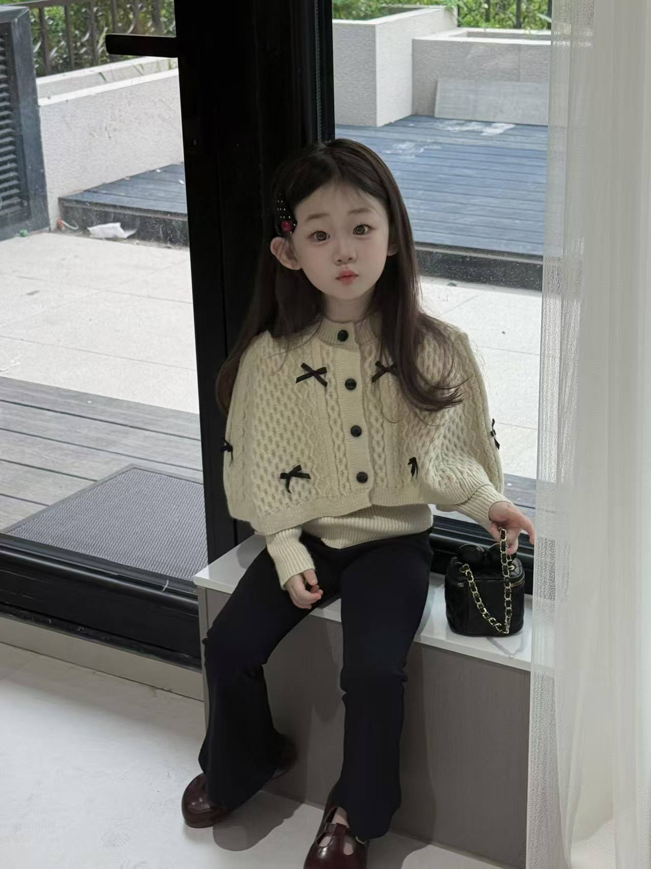 2025秋季新款套装韩版童装女童复古蝴蝶结毛衣斗篷休闲黑色喇叭裤