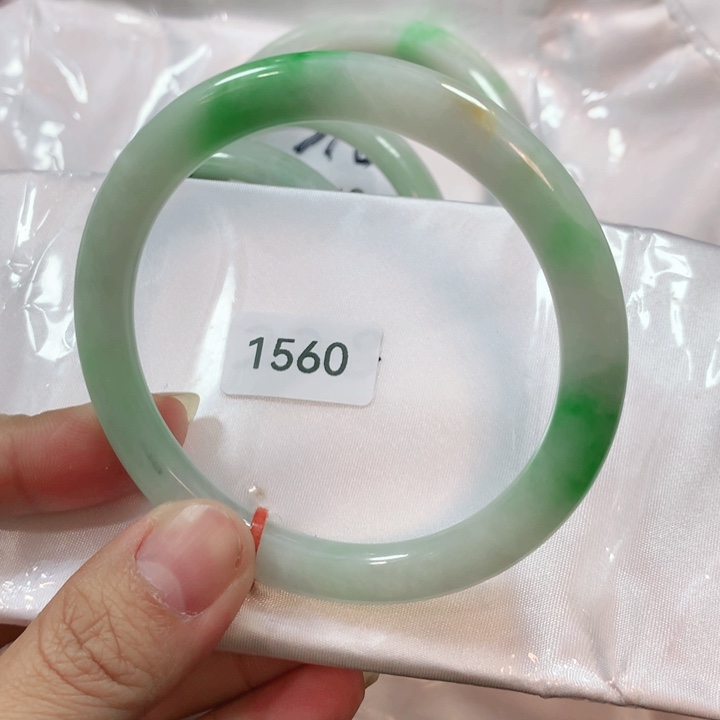 翡翠手镯未镶嵌琪***袭天然翡翠手镯59