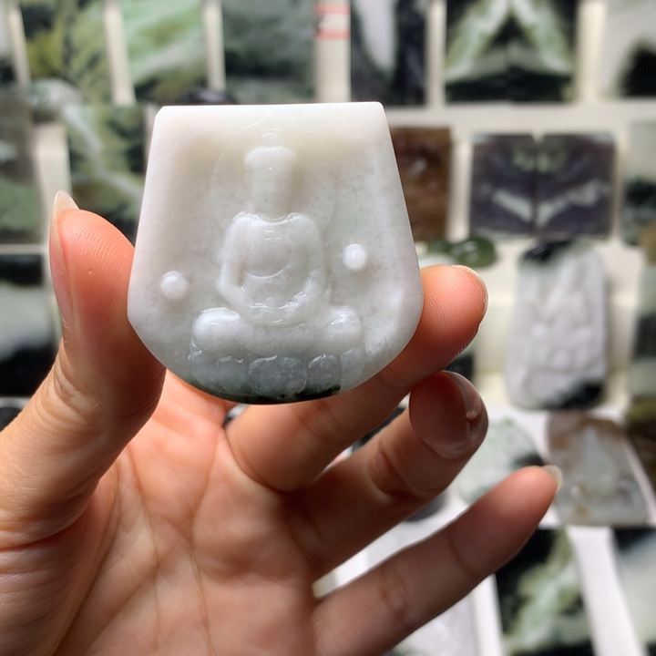 独山玉未镶嵌颈饰