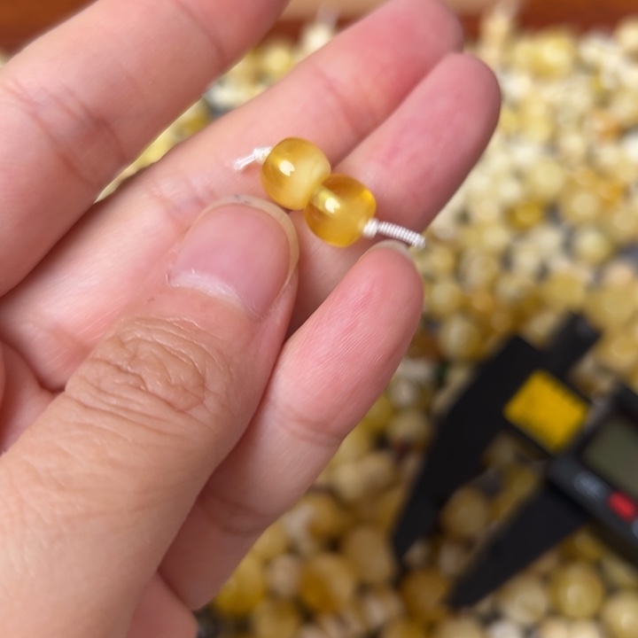 蜜蜡未镶嵌裸石8mm一对