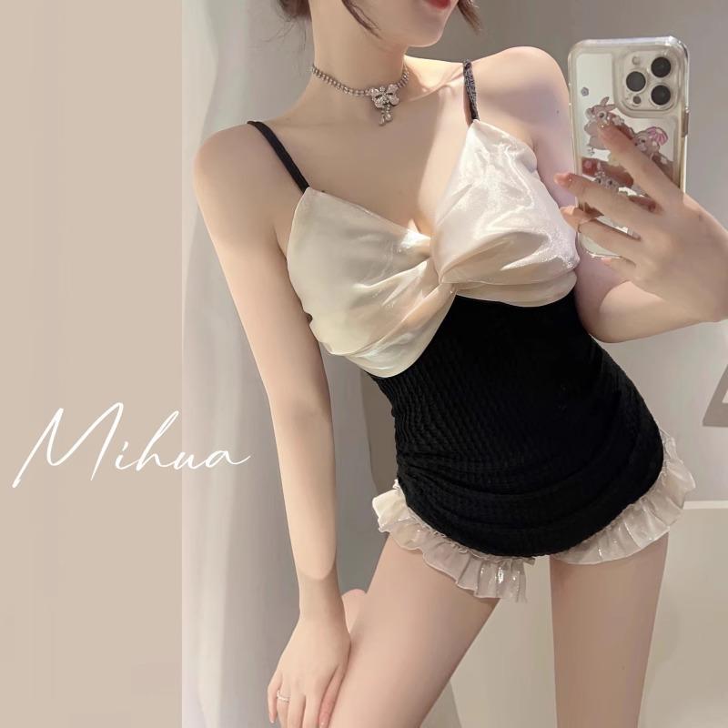 游泳衣女款2025新款原创高级感连体黑色保守微胖女孩遮肉显瘦度假