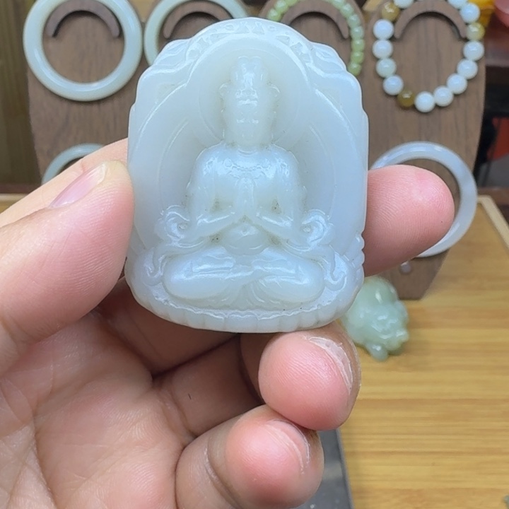 和田玉未镶嵌吊坠(赠链)