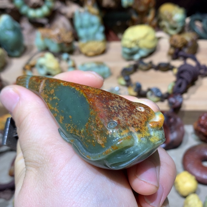 未镶嵌岫岩河磨玉（透闪石质玉）挂件