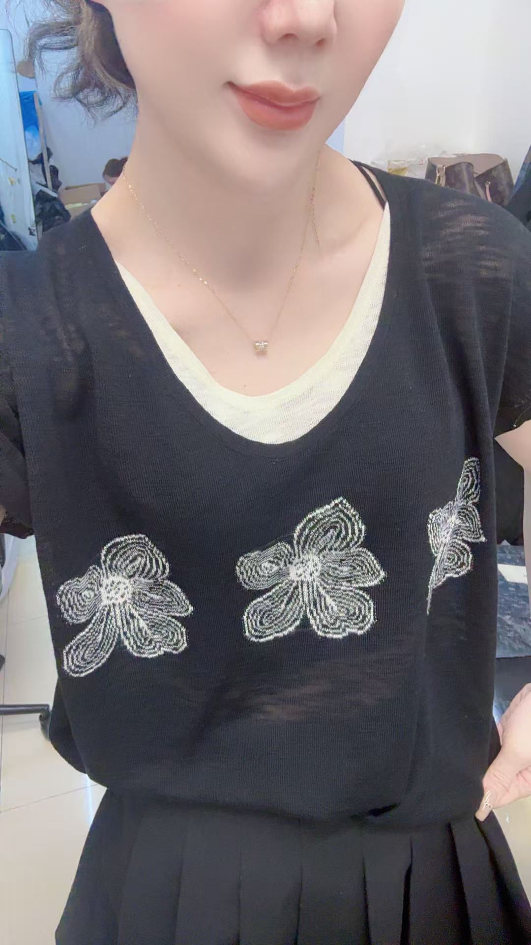 欧洲站乌衣轩夏季新款宽松双V领前面刺绣短袖女