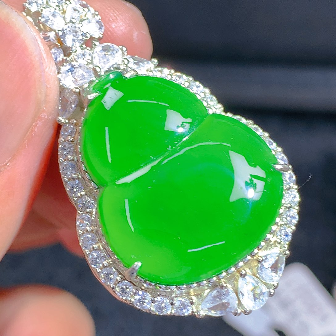 翡翠颈饰银S925镶嵌吊坠