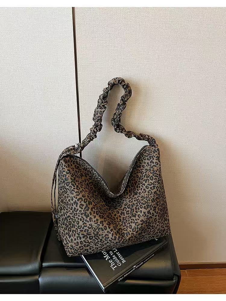 豹纹做旧复古防刮通勤风斜挎包百搭编织小包包腋下包